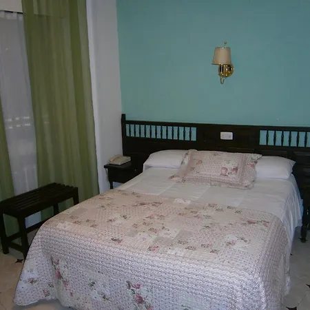 Hostal Residencia Avenida Гостевой дом Куэнка